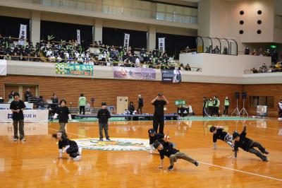 ハーフタイムにダンスを披露したSSSダンススタジオ