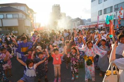 大盛り上がりのみずいろこども盆踊り