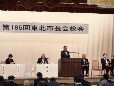 提案理由を説明する高松市長