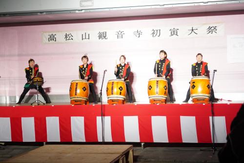 高松山権現太鼓の演奏